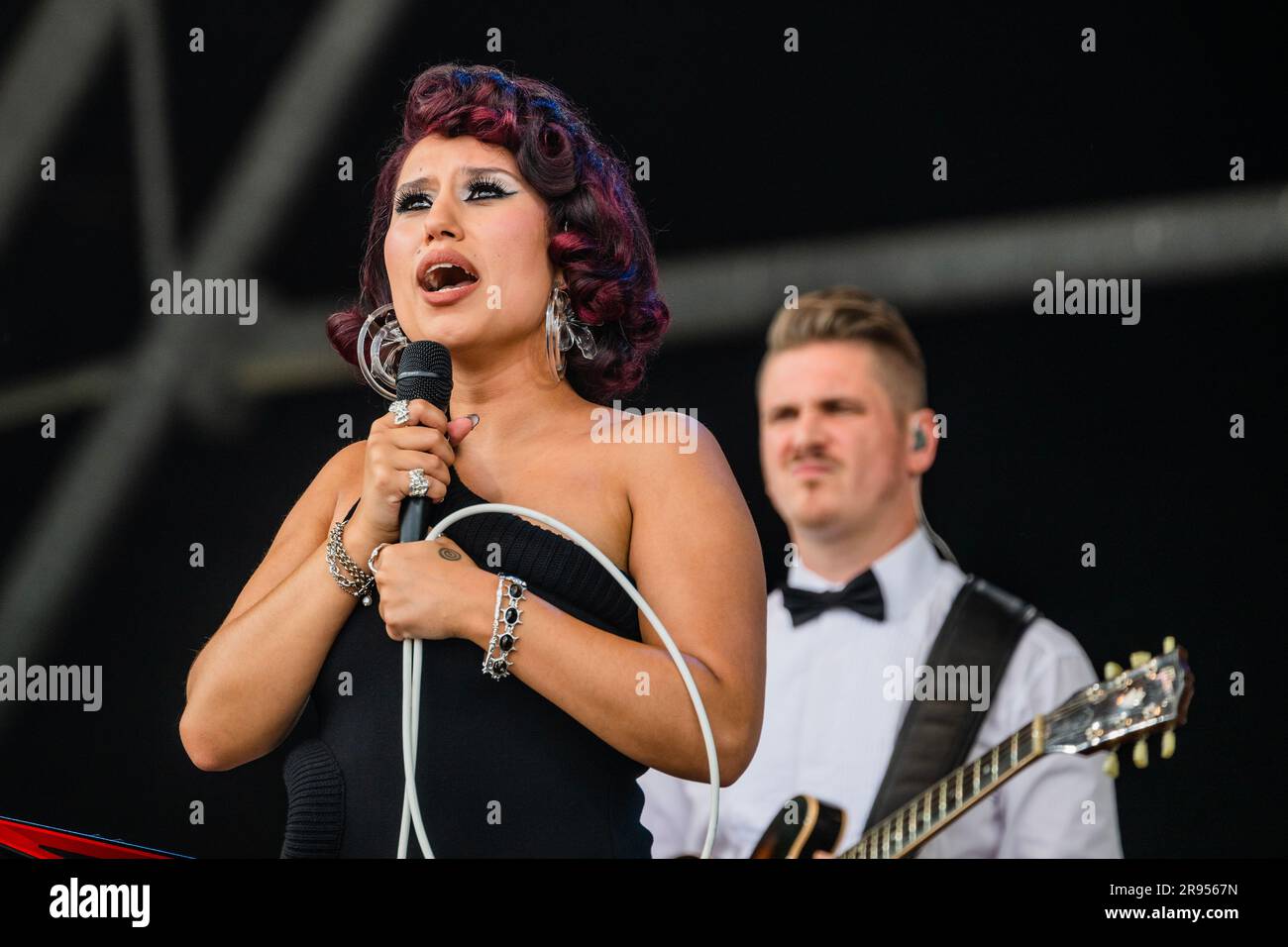 Raye live on stage hi-res stock photography and images - Alamy