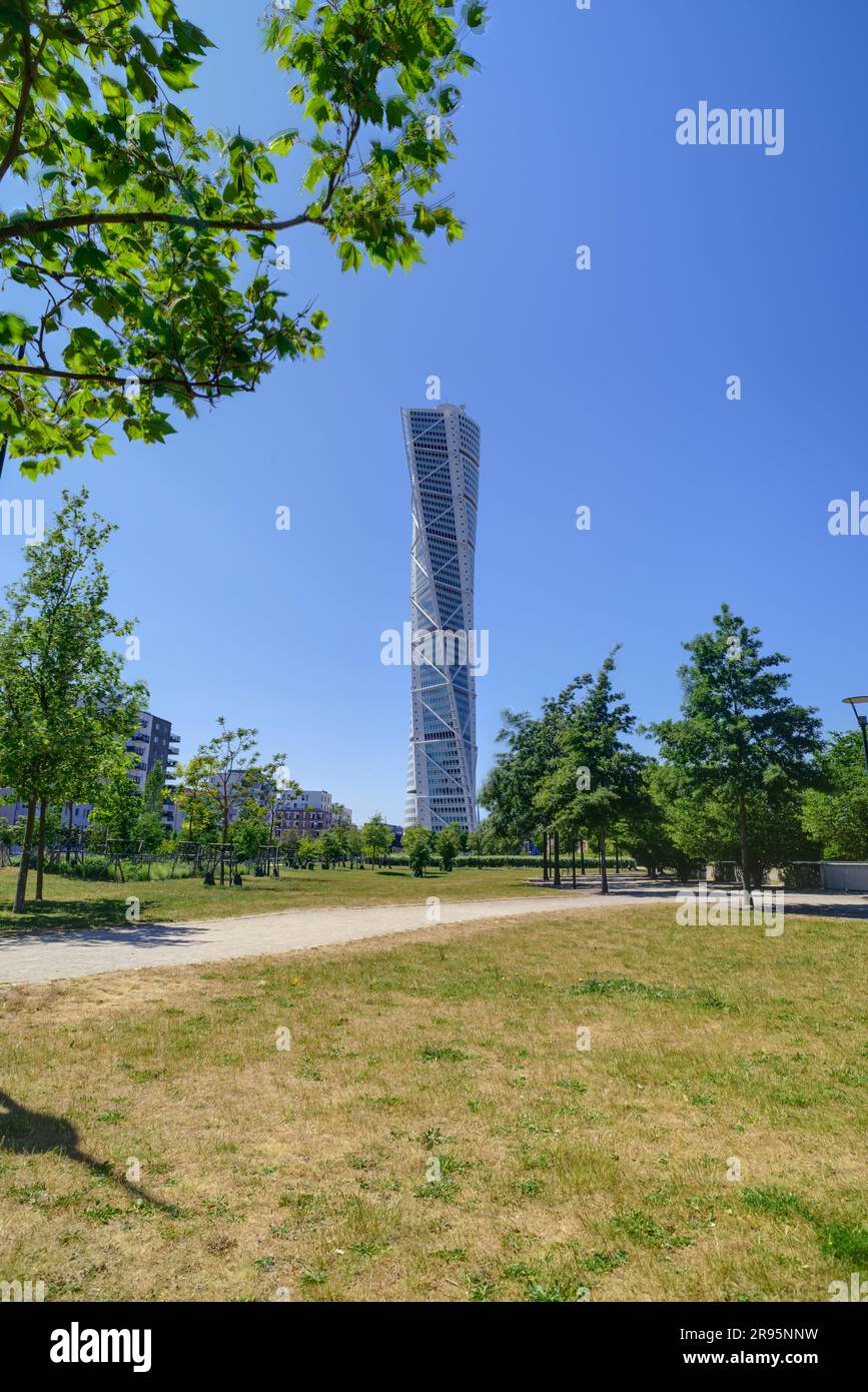 Malmö, Stadtentwicklungsgebiet Västra Hamnen, Turning Tower von Santiago Calatrava vom Varvsparken // Malmö, Västra Hamnen Development Area, Turning T Stock Photo