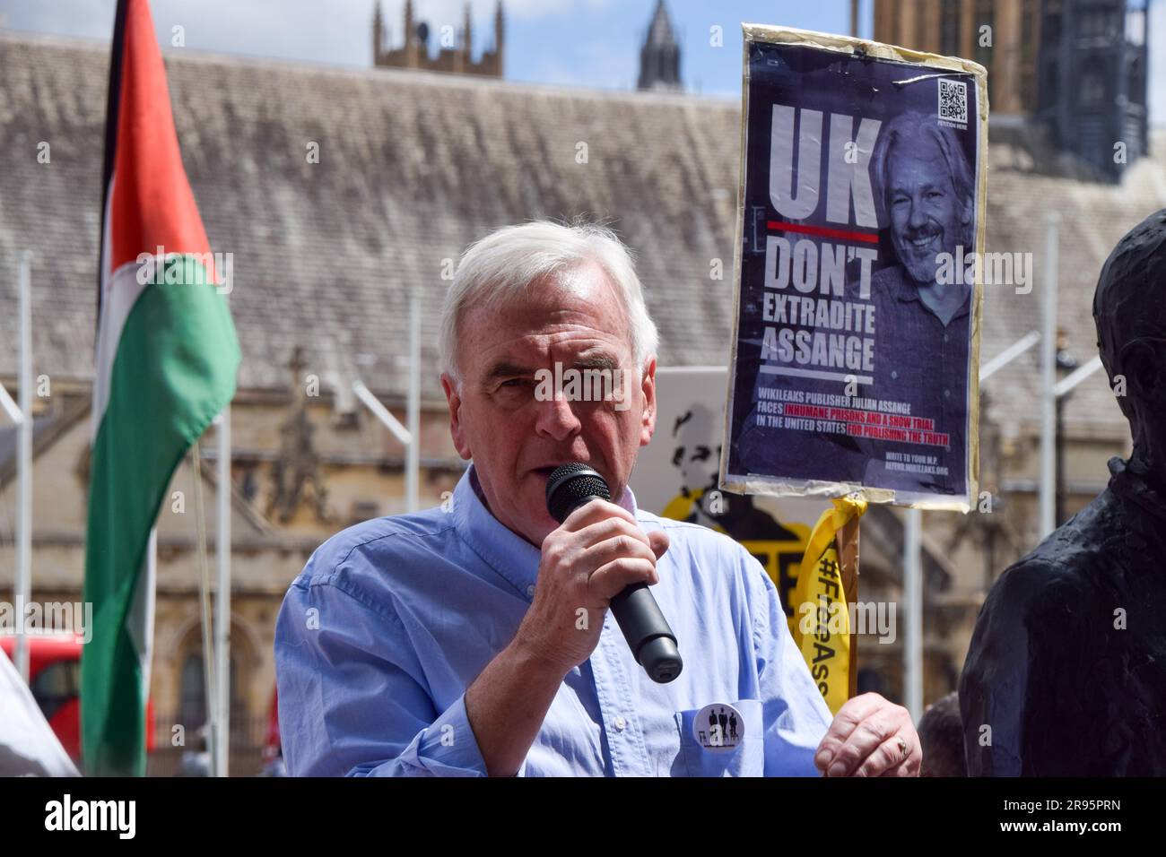 London, UK. 24th June 2023. Labour MP John McDonnell gives a speech in Parliament Square as protesters gathered calling on the UK Government to free Julian Assange and not to extradite him to the US. Credit: Vuk Valcic/Alamy Live News Stock Photo