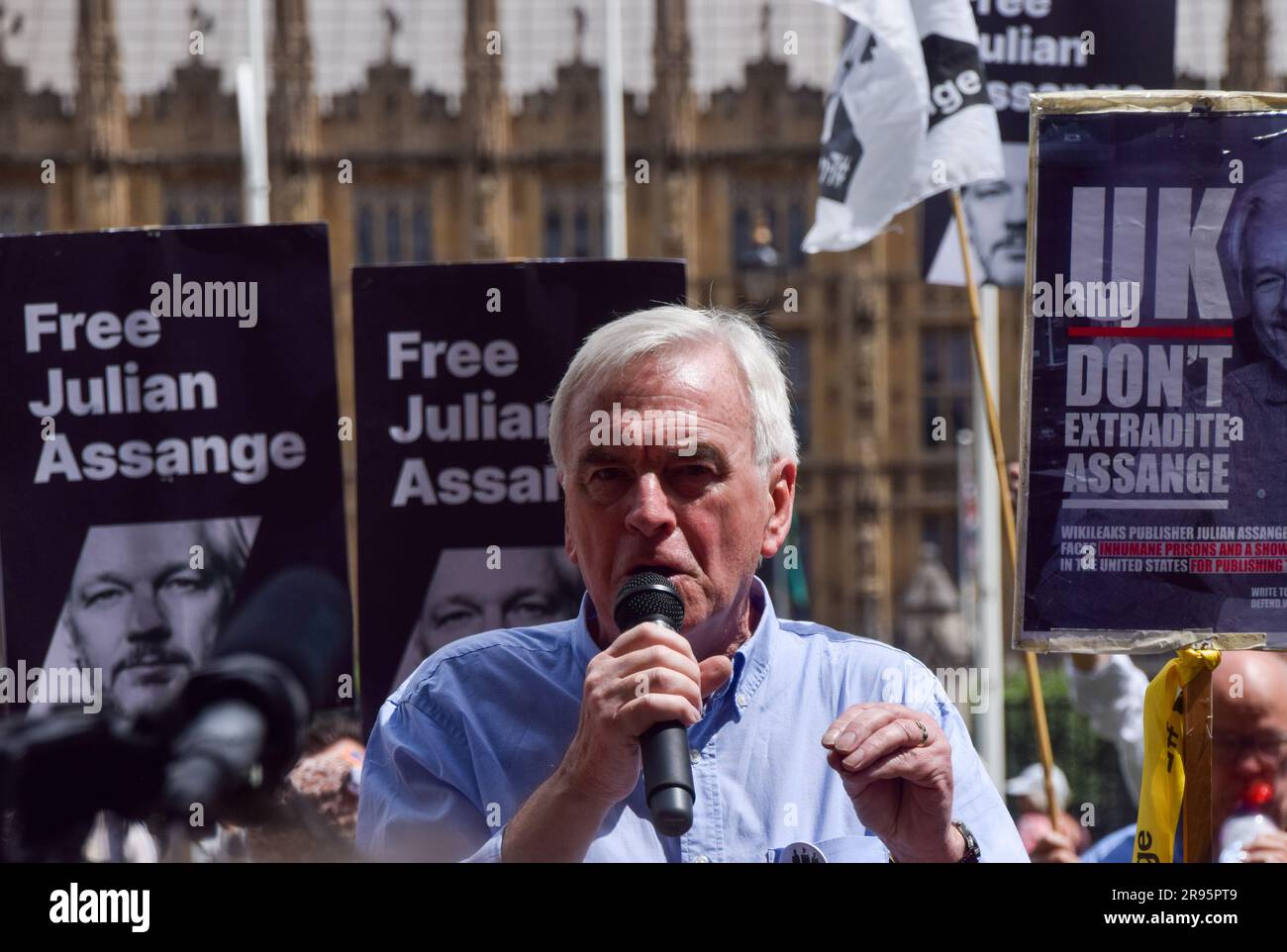 London, UK. 24th June 2023. Labour MP John McDonnell gives a speech in Parliament Square as protesters gathered calling on the UK Government to free Julian Assange and not to extradite him to the US. Credit: Vuk Valcic/Alamy Live News Stock Photo