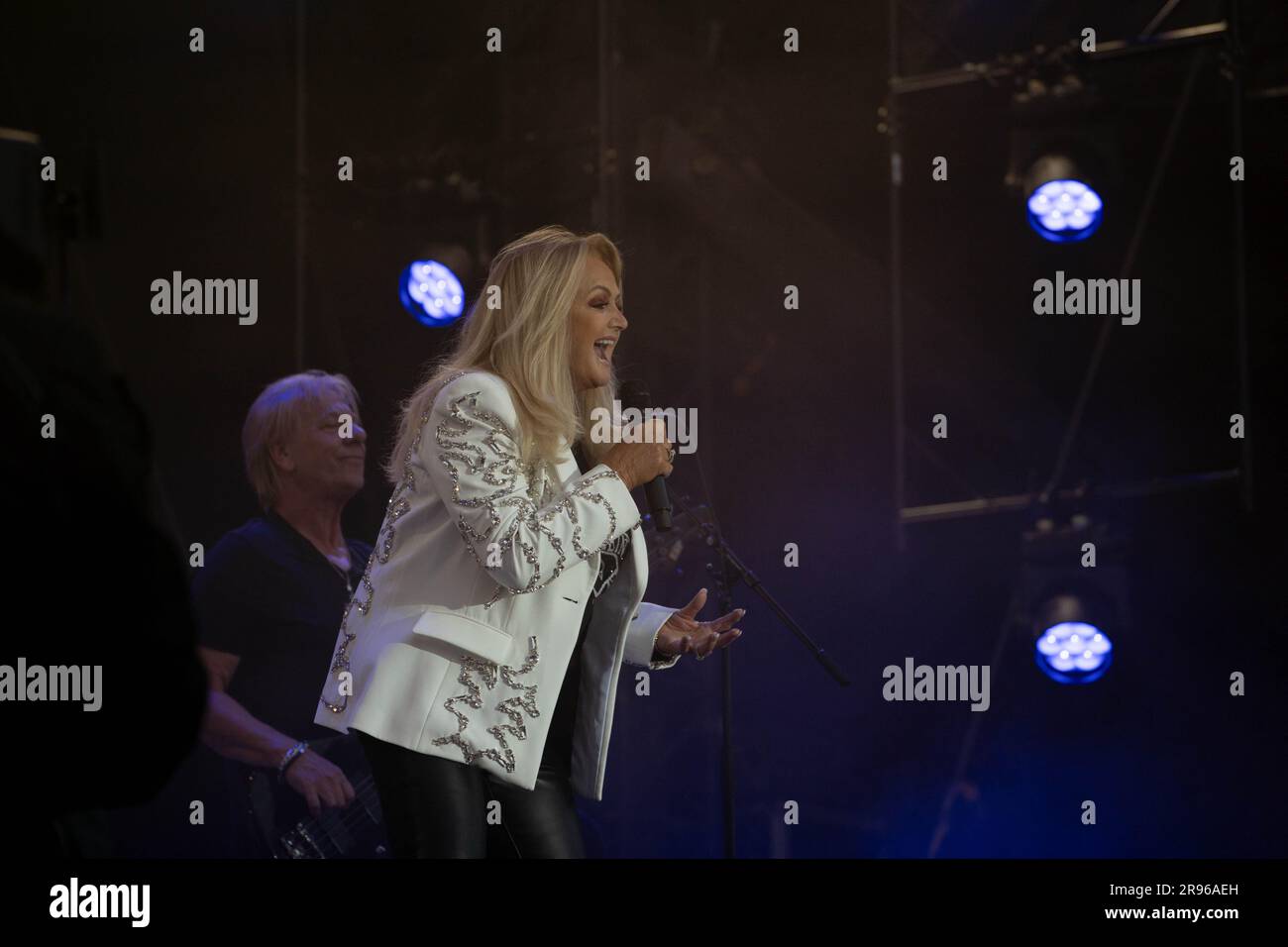 Vienna, Austria. 24 June 2023. British pop and rock singer Bonnie Tyler on the main stage at the 40th „Donauinselfest“ performing her most well known songs and songs by other bands. ©Andreas Stroh Stock Photo