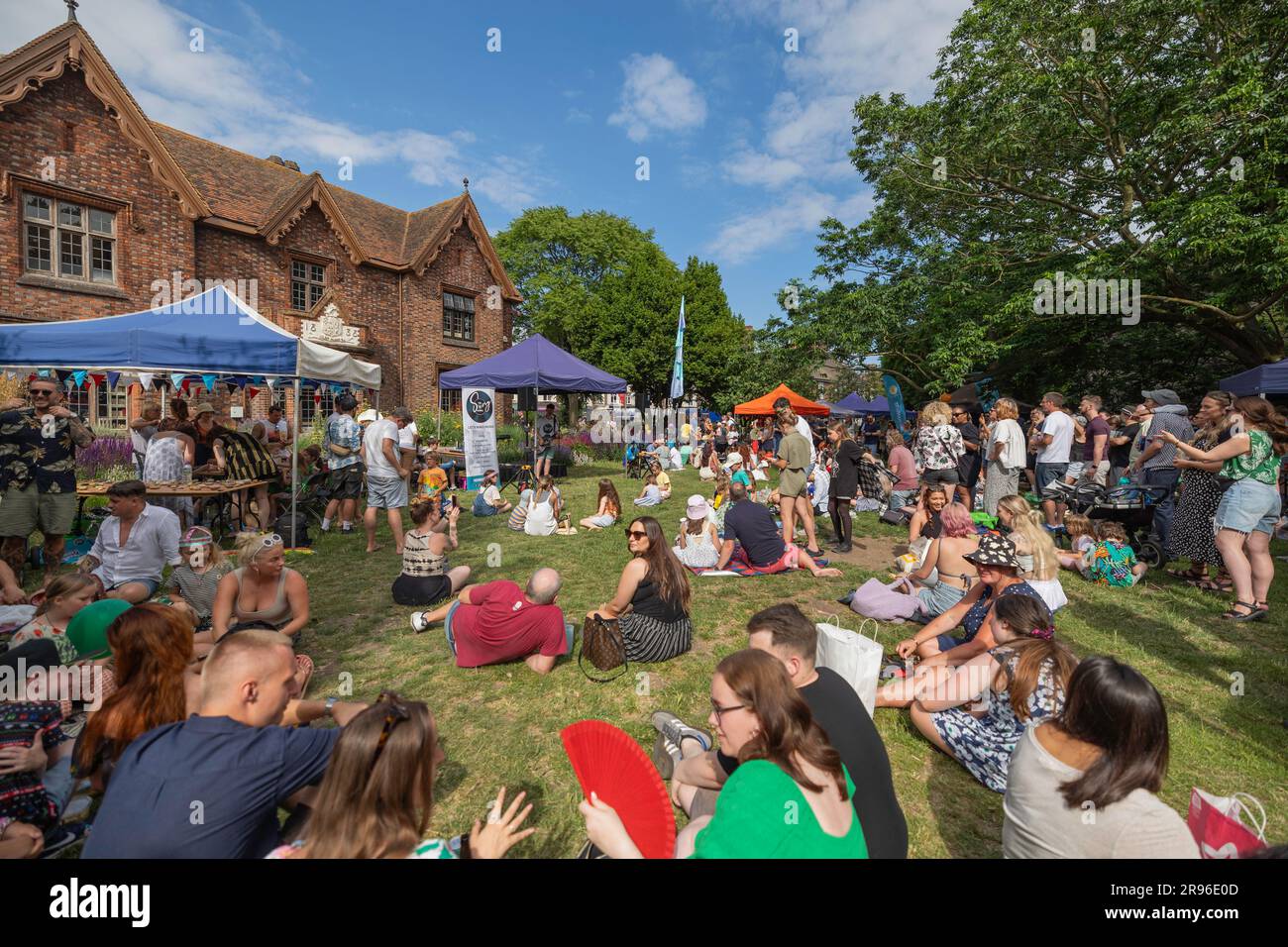 Leigh on Sea, UK. 24th Jun, 2023. Hundreds of people attend the folk