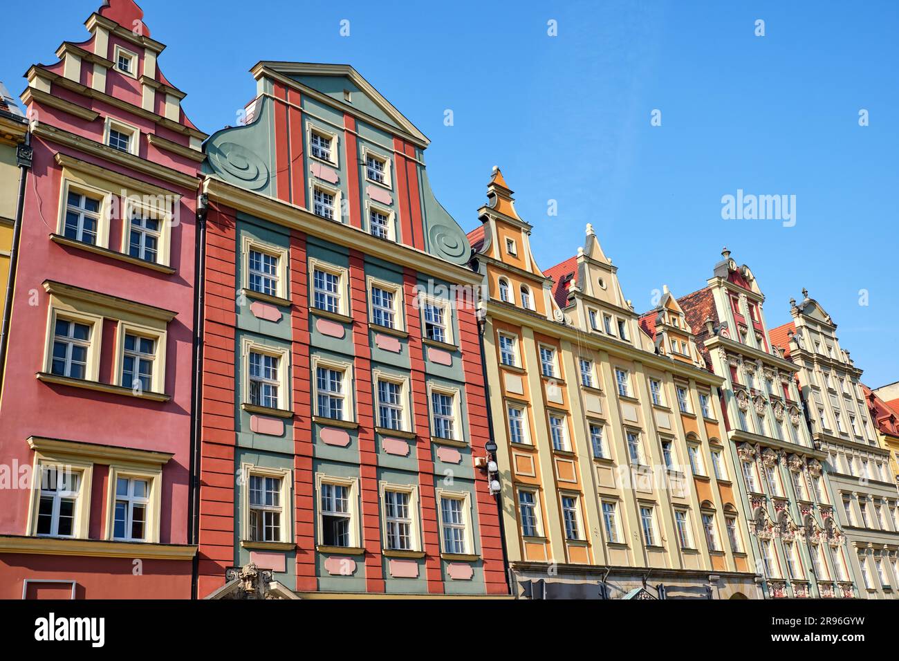 Multi-coloured houses on the market square in Wroclaw, Poland Stock ...