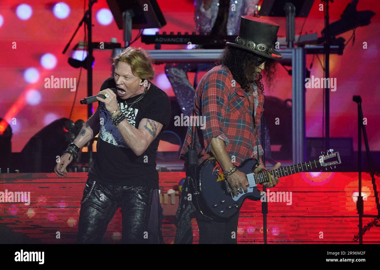 Slash guns n roses hi-res stock photography and images - Alamy