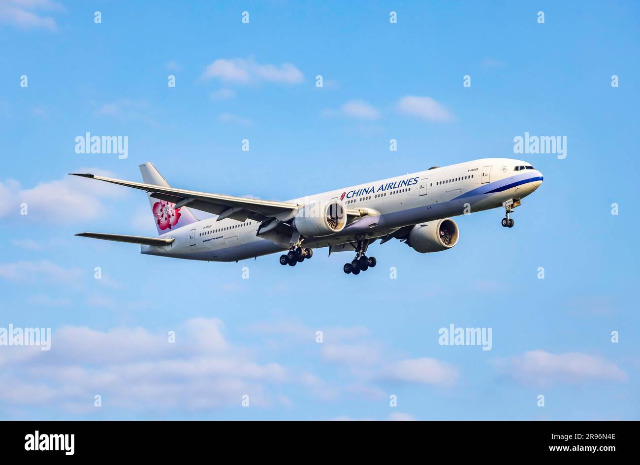 China Airlines Boeing 777-300ER on approach, Fraport Airport