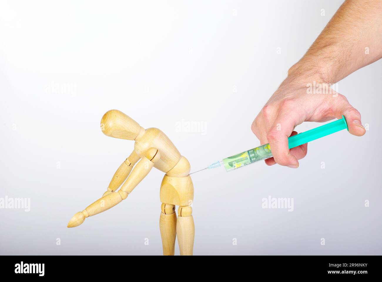 Monetary Injection Wooden figure gets financial injection, financial aid, wooden man ...