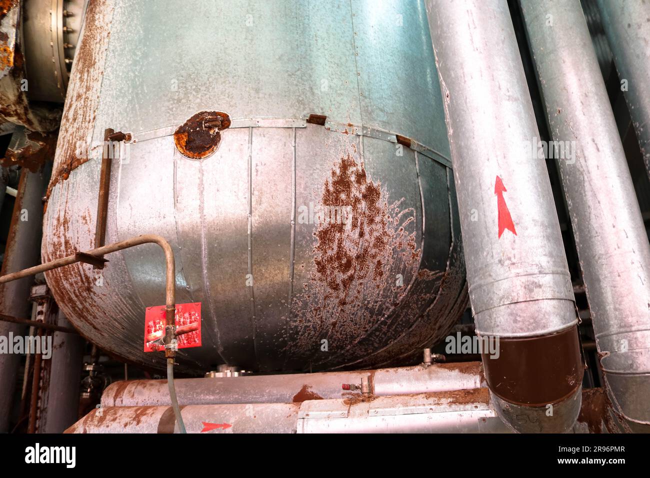 The large tank heat exchanger in insulation insulated by rust corrosion