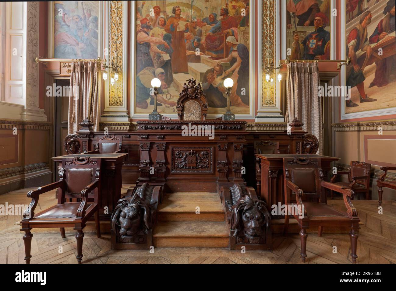 Meeting room of the Portuen Chamber of Commerce, Sala do Tribunal