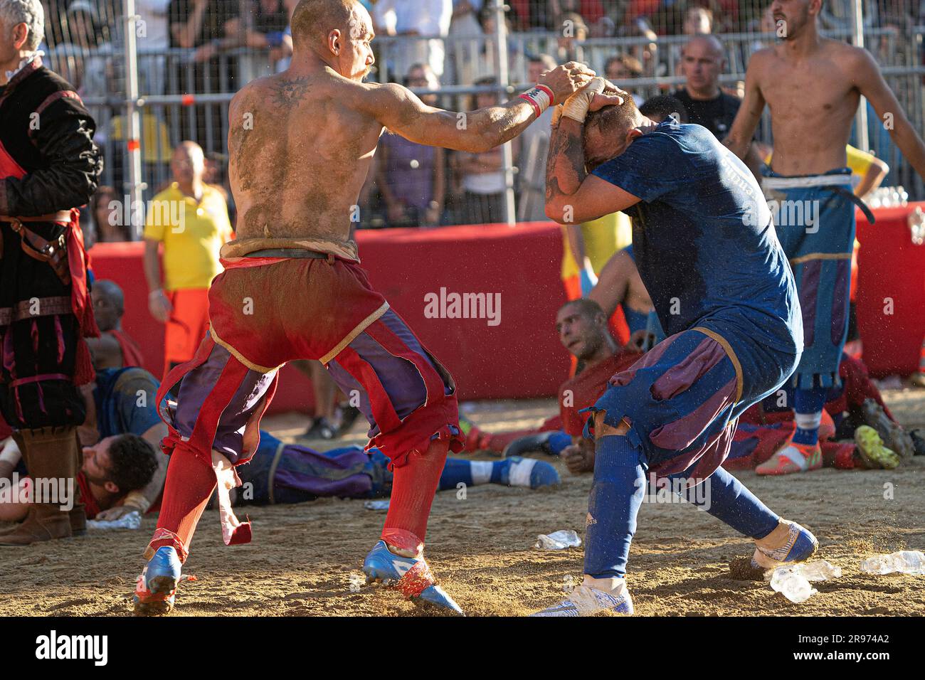 Calcio Storico Fiorentino Azzurri Rossi Stock Photo Alamy