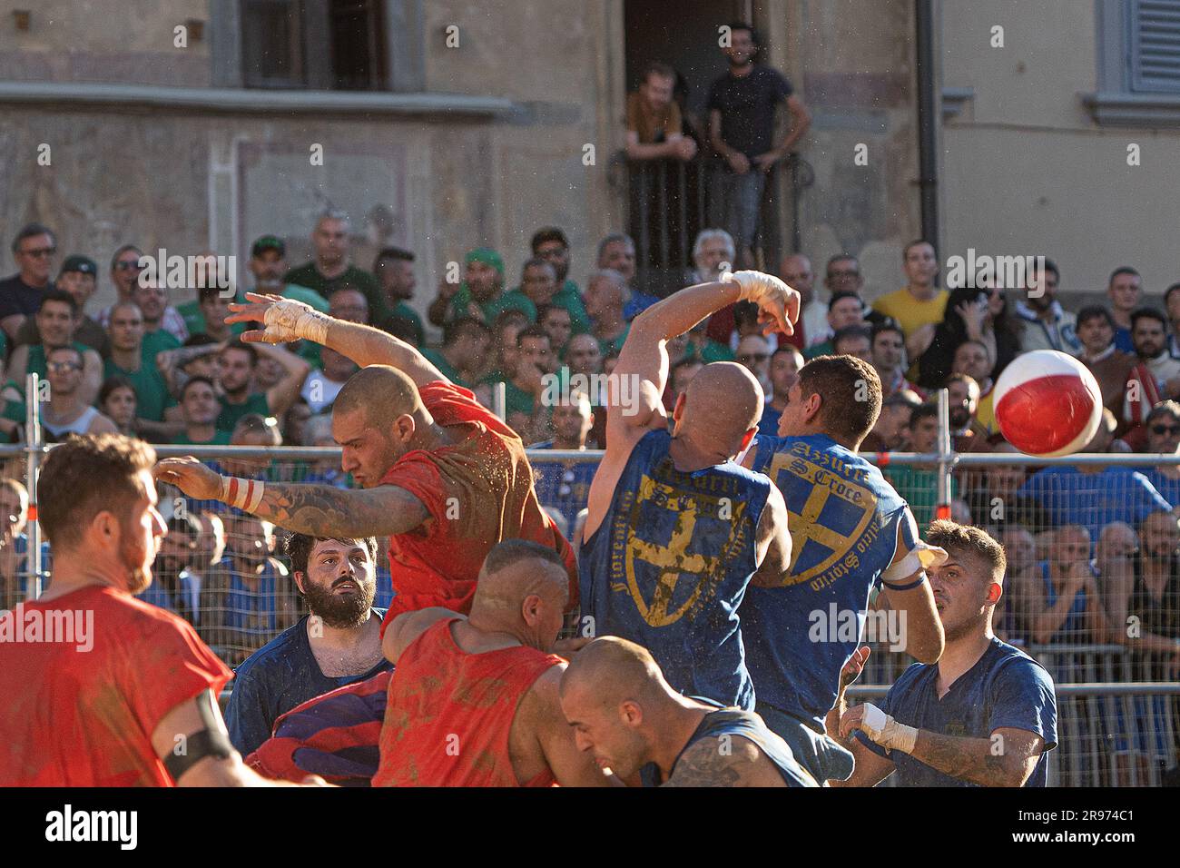 Calcio Storico Fiorentino Azzurri Rossi Stock Photo Alamy