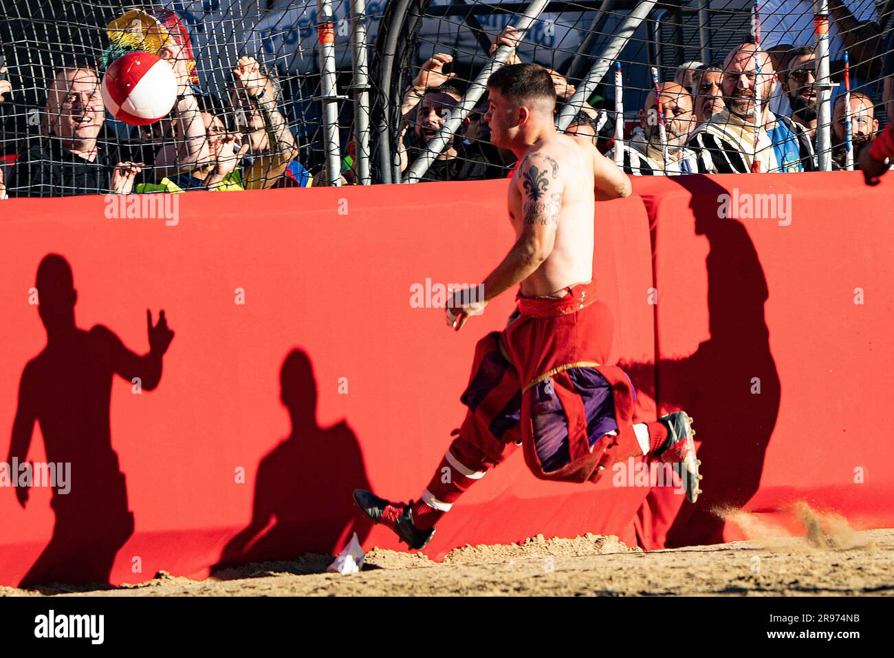 Calcio Storico Fiorentino Azzurri Rossi Stock Photo Alamy