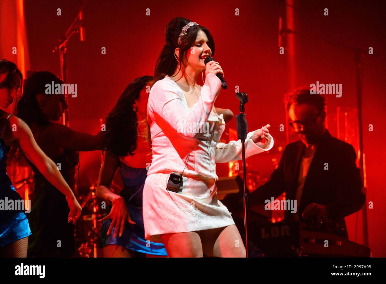 Somerset, UK. 25 June 2023. Lana Del Rey performing on the Other stage, at the Glastonbury Festival at Worthy Farm in Somerset. Picture date: Sunday June 25, 2023. Photo credit should read: Matt Crossick/Empics/Alamy Live News Stock Photo