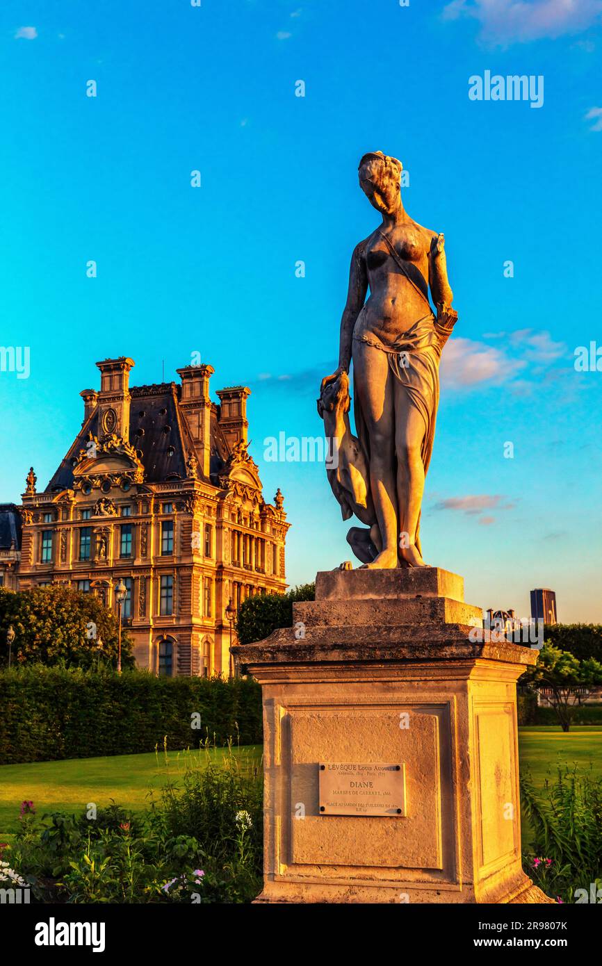 FRANCE. PARIS (75) 1ST DISTRICT. STATUE OF DIANE HUNTRESS (CARRARA MARBLE  SCULPTURE) BY LOUIS-AUGUSTE LEVEQUE IN THE TUILERIES GARDEN Stock Photo -  Alamy