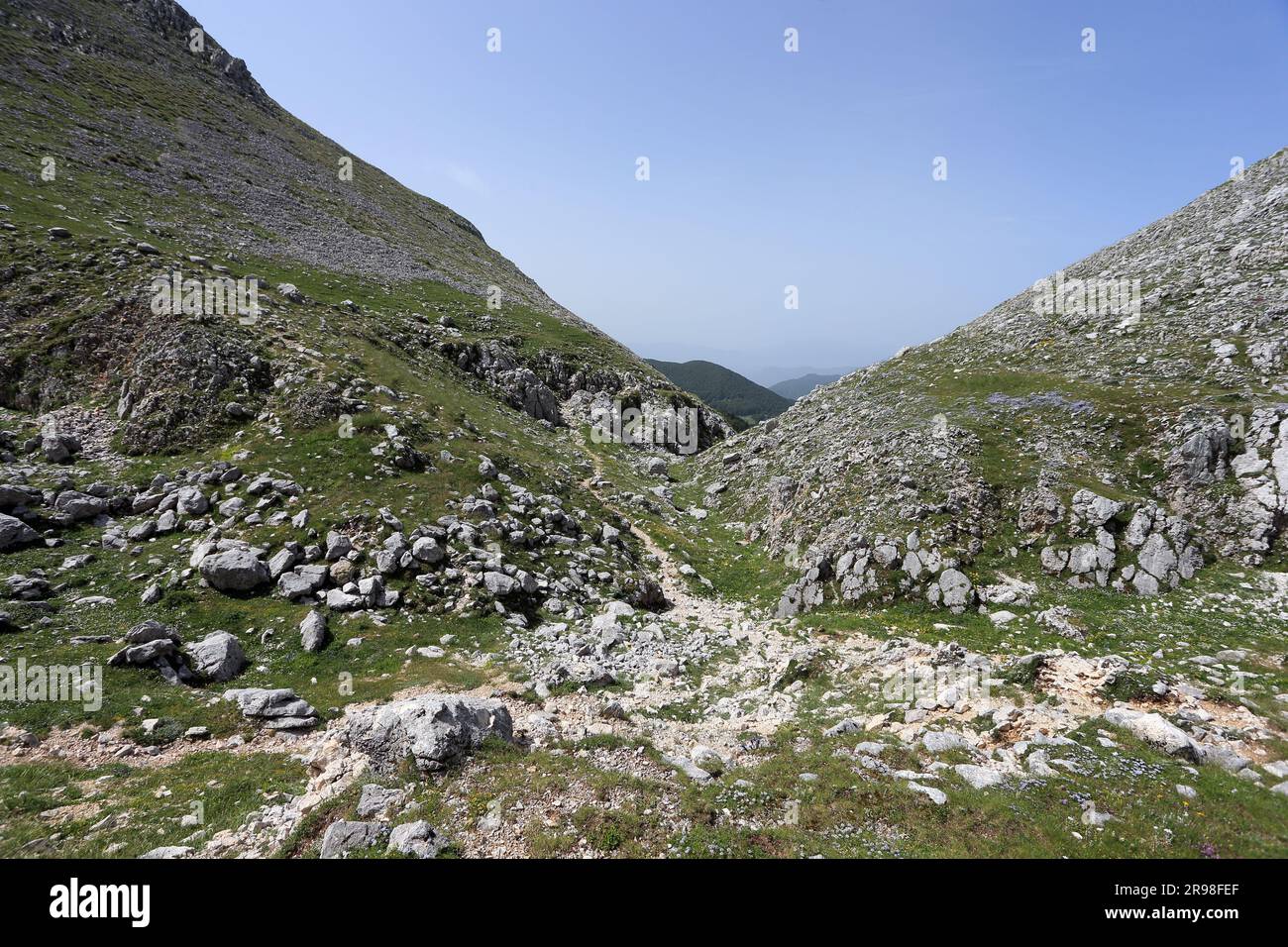 Monte Meta and Passo dei Monaci in the Abruzzo Lazio and Molise National Park, Parco Abruzzo, Molise Stock Photo