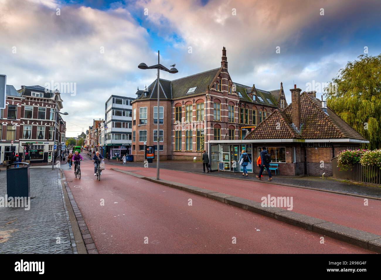 leiden-netherlands-october-7-2021-street-view-and-generic