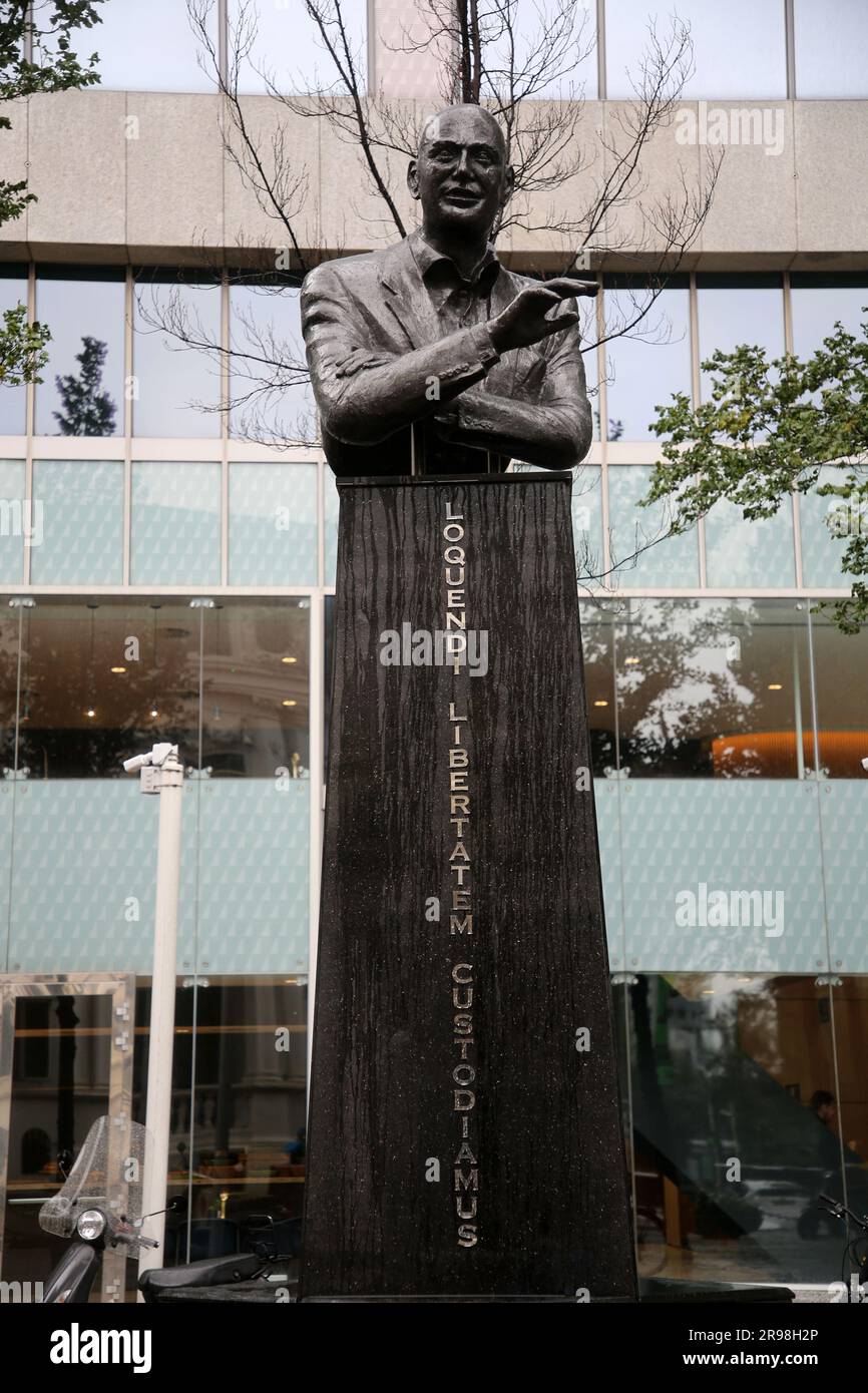 Rotterdam, NL - OCT 6, 2021: Statue of Pim Fortuyn, a Dutch politician,  author, civil servant, businessman, sociologist and academic who founded  the p Stock Photo - Alamy