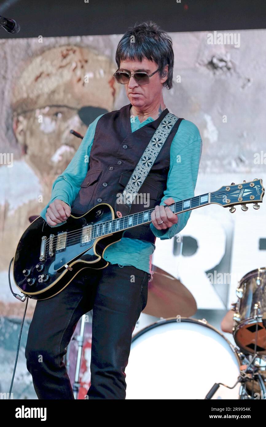 Pilton, UK. 24th June, 2023. Guitarist Johnny Marr, formerly of The Smiths performing live on stage with English-American rock band The Pretenders at Glastonbury Festival of the Performing Arts. Credit: SOPA Images Limited/Alamy Live News Stock Photo