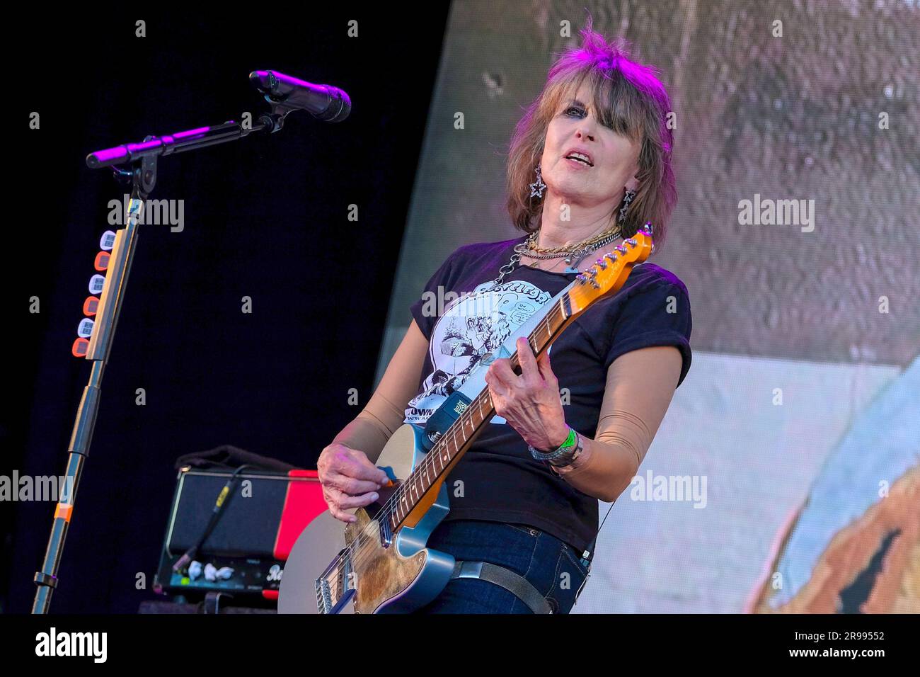 Pilton, UK. 24th June, 2023. Christine Ellen Hynde, known professionally as Chrissie Hynde of English-American rock band The Pretenders performing live on stage at Glastonbury Festival of the Performing Arts. Credit: SOPA Images Limited/Alamy Live News Stock Photo