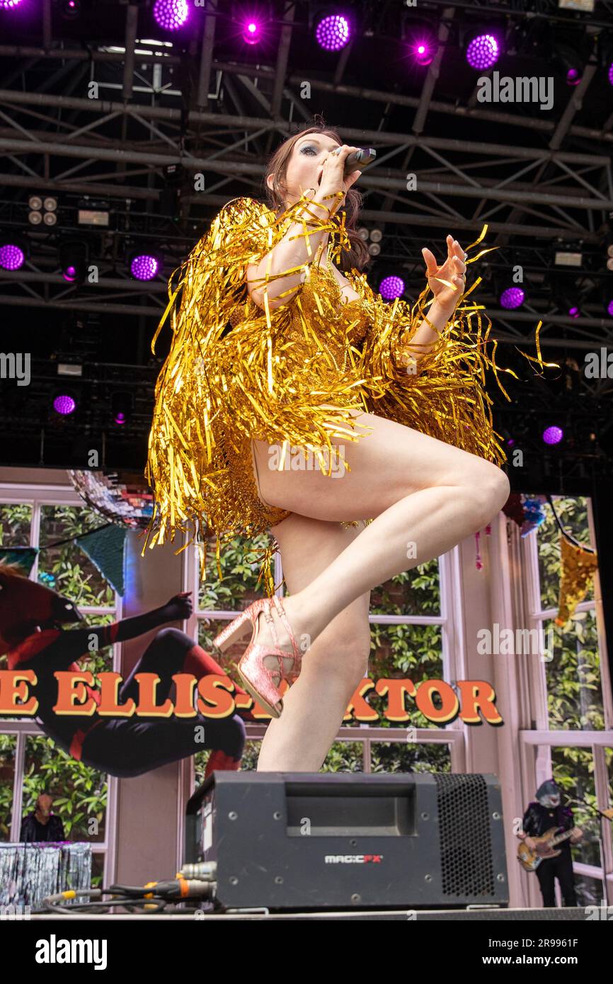Pilton, UK. Sunday 25 June 2023. Glastonbury Festival,  Sophie Ellis-Bextor on the Pyramid Stage © Jason Richardson / Alamy Live News Stock Photo