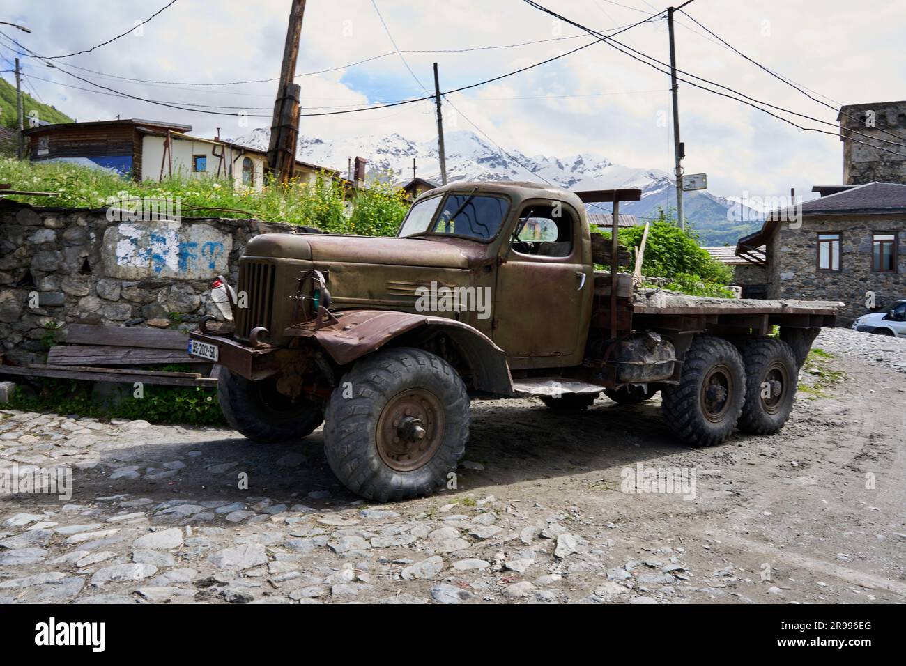 Alter russischer Lastwagen, GAZ-51, Mestia, Hoher Kaukasus, Swanetien, Georgien Stock Photo