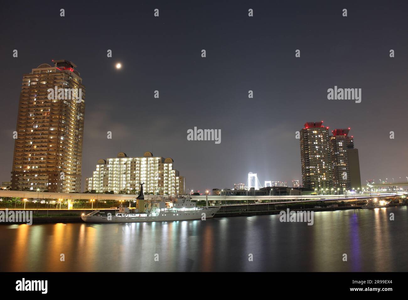 High rise building night view hi-res stock photography and images - Alamy