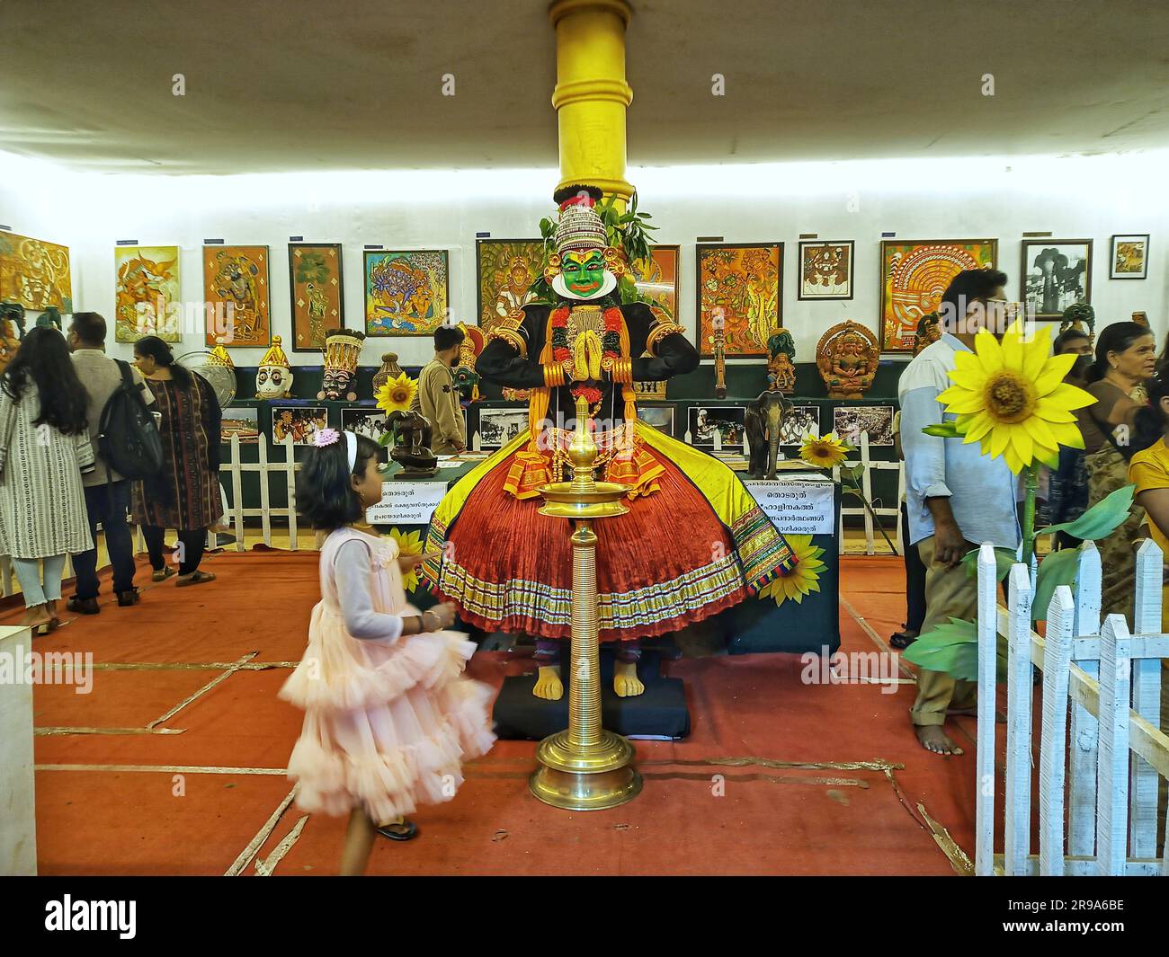 kathakali,kathakali artisrt,kerala kathakali,kathakali artform,kerala,india,indian dance,kerala folk dance forms,famous kerala dance Stock Photo