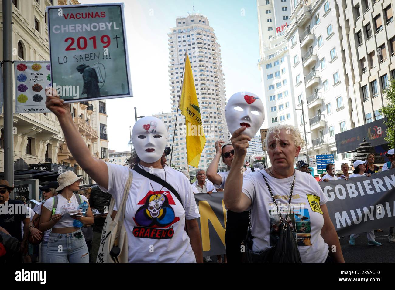 Madrid, Spain. 24th June, 2023. Anti-vaccination protesters march along the central Gran Via during the demonstration. Denialist demonstration called 'STOP Agenda 2030' held in Madrid on Saturday, June 24. The demonstration toured the center of Madrid from Plaza España to the doors of the Ministry of Social Rights and the 2030 Agenda. Credit: SOPA Images Limited/Alamy Live News Stock Photo