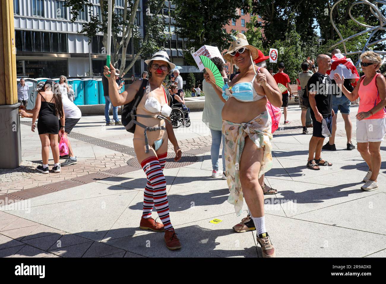 Madrid, Spain. 24th June, 2023. A couple of denialist protesters cover their bodies with pieces of masks before the march Denialist demonstration called 'STOP Agenda 2030' held in Madrid on Saturday, June 24. The demonstration toured the center of Madrid from Plaza España to the doors of the Ministry of Social Rights and the 2030 Agenda. (Photo by David Canales/SOPA Images/Sipa USA) Credit: Sipa USA/Alamy Live News Stock Photo