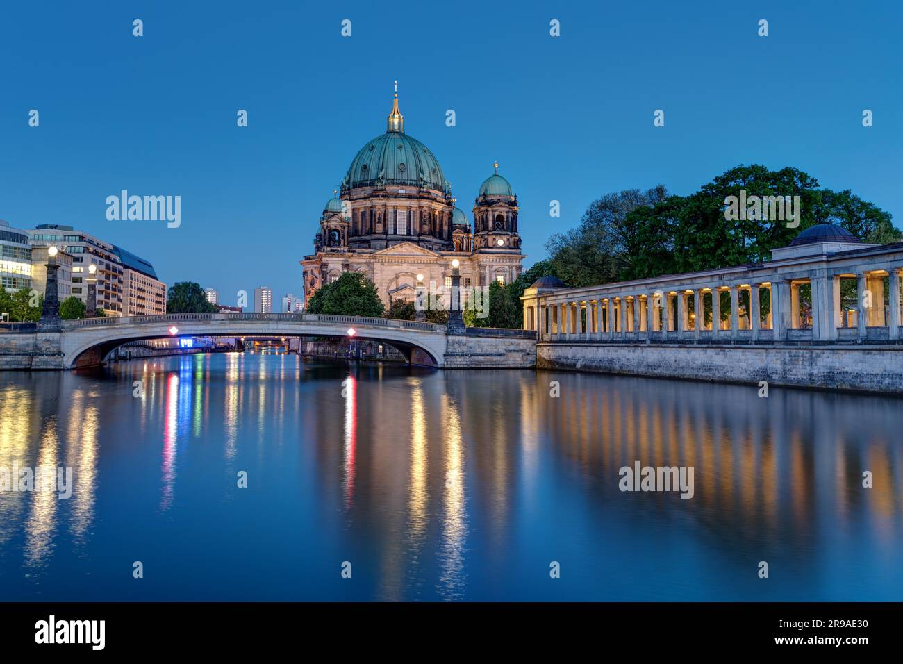 The Berlin Cathedral And The Spree In The Evening Stock Photo Alamy the-berlin-cathedral-and-the-spree-in-the-evening-stock-photo-alamy