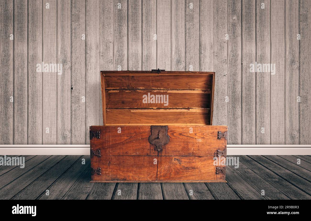 Old wooden chest with open lit Stock Photo - Alamy