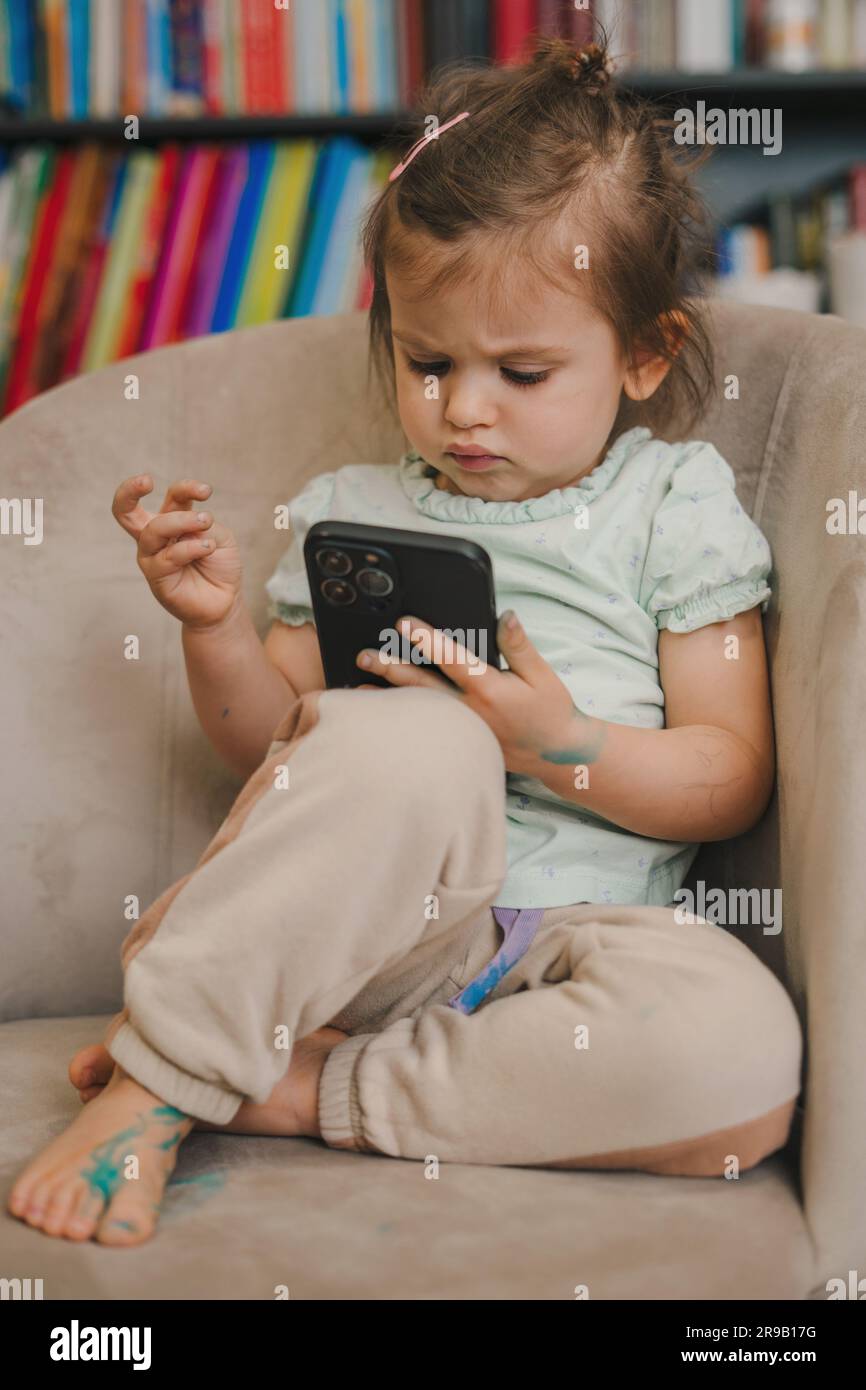 Toddler looking at a book hi-res stock photography and images - Alamy