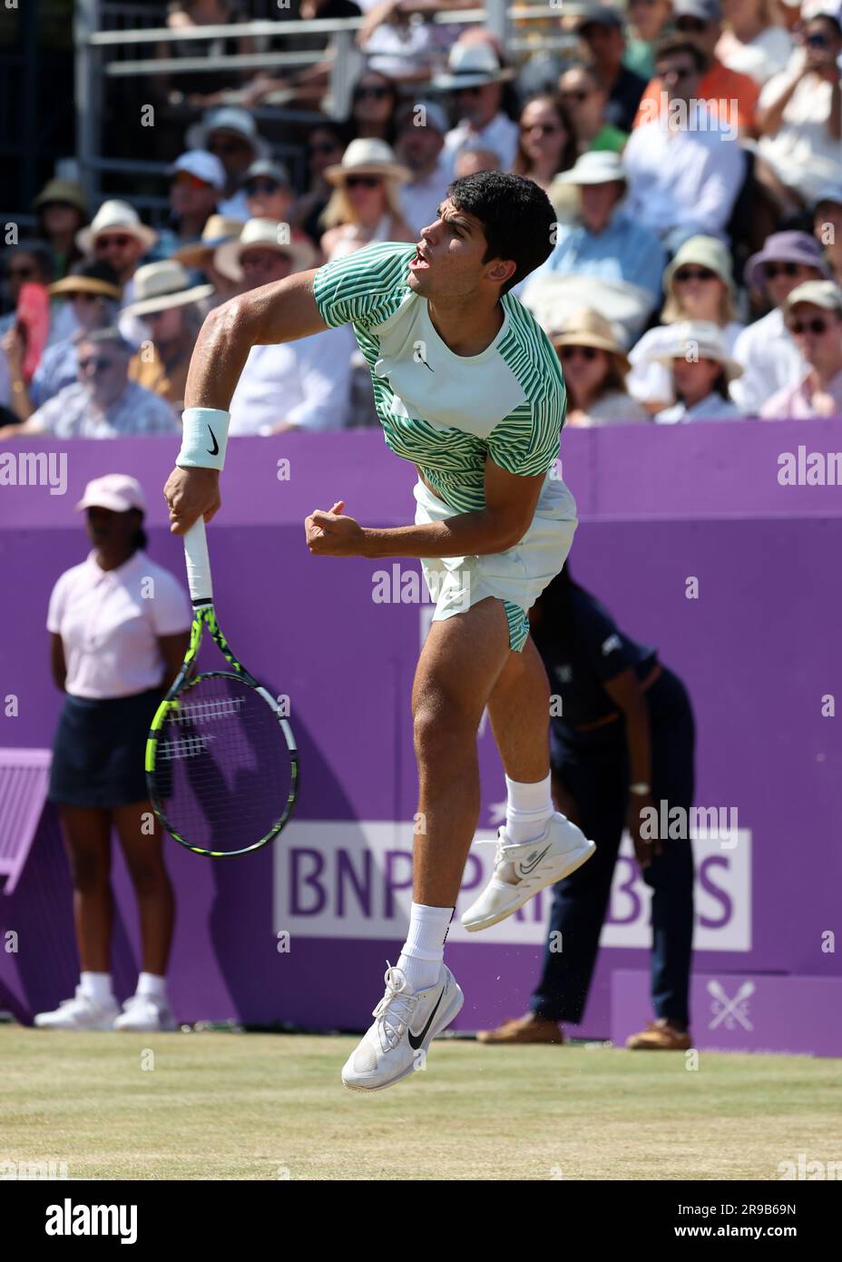 16th June 2022; Queens Club, West Kensington, London, England; Cinch Queens  Club ATP Tour 500 series Lawn Tennis tournament; Tommy Paul (USA) plays a  backhand against Stan Wawrinka (SUI Stock Photo - Alamy