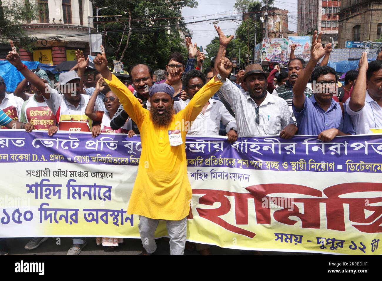 Kolkata, India. 25th June, 2023. June 25, 2023, Kolkata, India: State Government Employees shout slogans during a protest rally against the State Government while refusing to join election duty without the central force ahead of the upcoming Panchayat Election. on June 25, 2023 in Kolkata, India. (Photo by Dipa Chakraborty/ Credit: Eyepix Group/Alamy Live News Stock Photo