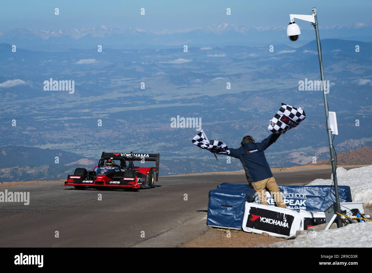 49 Robin Shute (GBR), Wolf TSC-FS, Unlimited, action chequered flag, drapeau a damier finish line, arrivee, during Pikes Peak International Hill Climb 2023, The Race to the Clouds, from June 19 to 25, 2023 in Colorado Springs, United States of America - Photo Antonin Vincent/DPPI Credit: DPPI Media/Alamy Live News Stock Photo