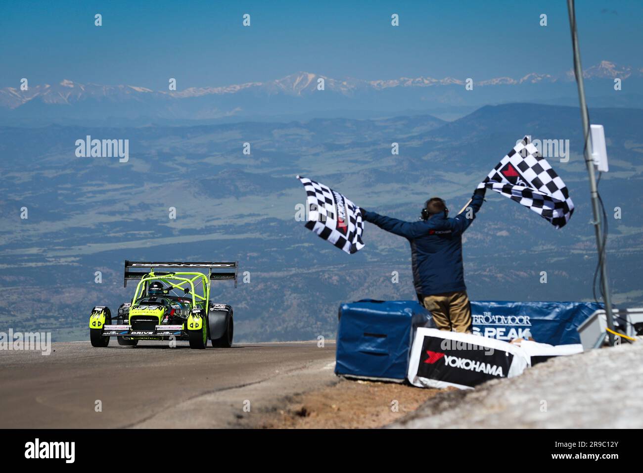 Duncan Cowper (GBR), Cowper Dax Rush Pikes Peak Special, Unlimited, action chequered flag, drapeau a damier, finish line, arrivee, during Pikes Peak International Hill Climb 2023, The Race to the Clouds, from June 19 to 25, 2023 in Colorado Springs, United States of America - Photo Antonin Vincent/DPPI Credit: DPPI Media/Alamy Live News Stock Photo