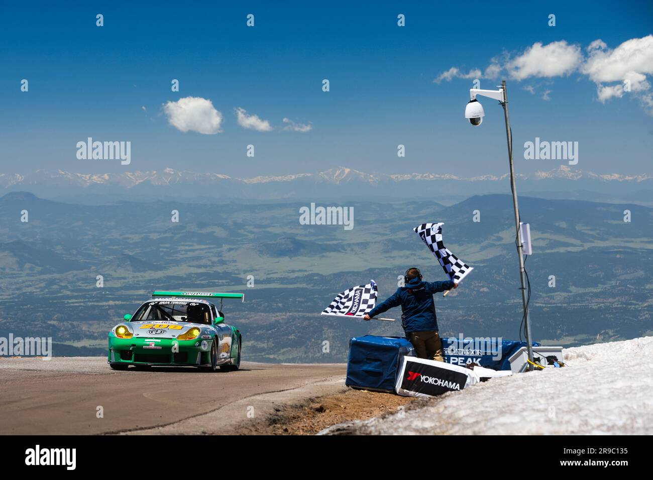 208 Lew Bouchier (USA), Fabcar Porsche 911, Exhibition, action chequered flag, drapeau a damier, finish line, arrivee, during Pikes Peak International Hill Climb 2023, The Race to the Clouds, from June 19 to 25, 2023 in Colorado Springs, United States of America - Photo Antonin Vincent/DPPI Credit: DPPI Media/Alamy Live News Stock Photo