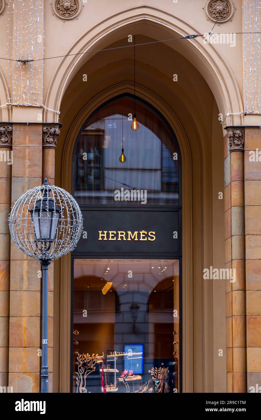 Hermes fashion store in ST Tropez, Var et Cote d'Azur, France Stock Photo -  Alamy