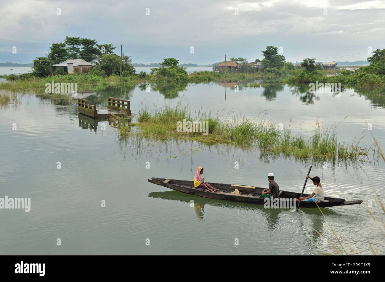 Non Exclusive: 23 June 2023 Sylhet-Bangladesh: A group of children are returning home by boat after finishing school in the morning. Due to incessant Stock Photo