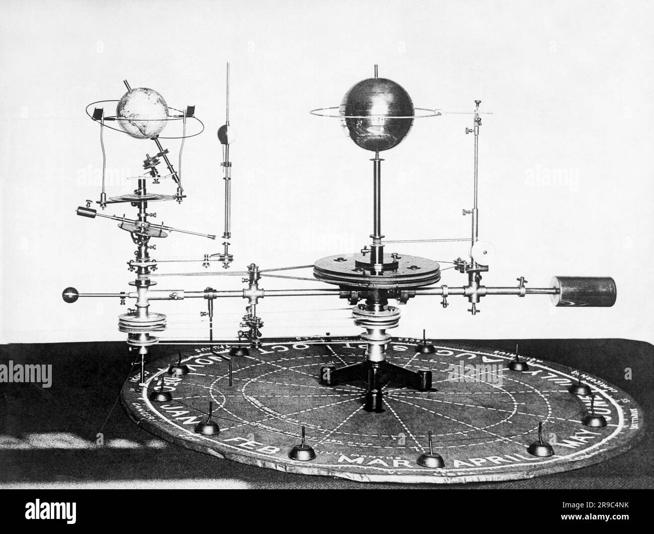 London, England:  c. 1920 An astronomical model for higher education in the New County Hall in Westminster showing the motions of the earth, moon and sun. Stock Photo