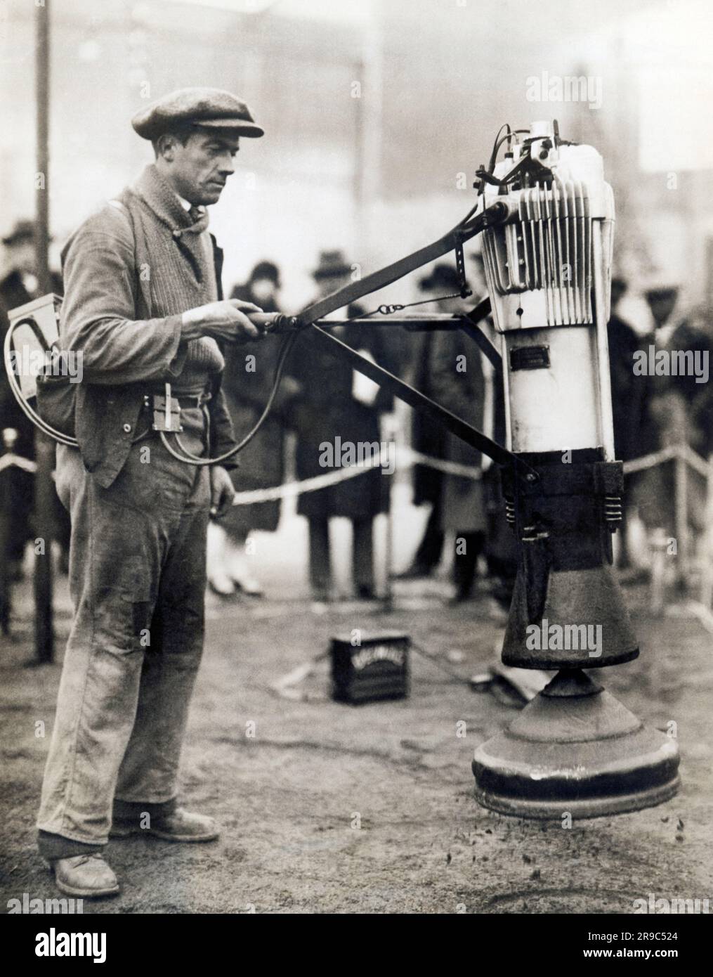 Cylinder gas engine tamping machine hi-res stock photography and images ...