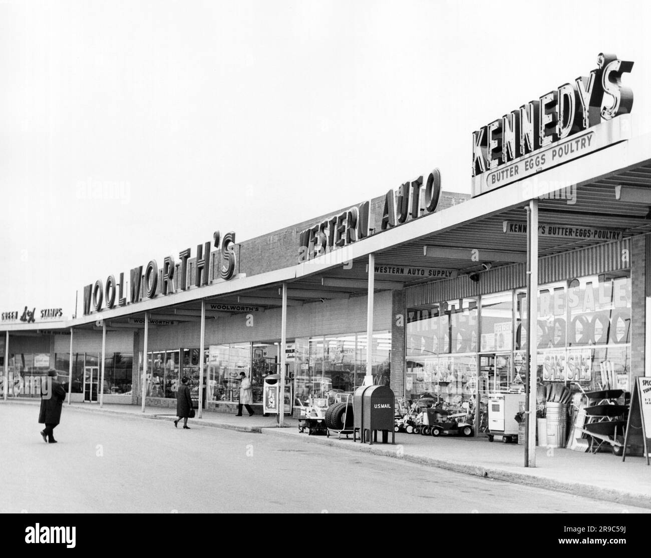 Worcester, Massachusetts c. 1960 A strip mall shopping center with S&H
