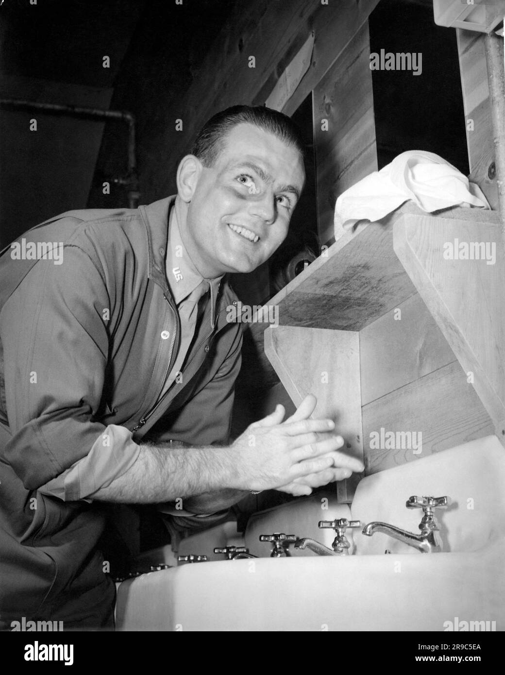 Victorville, California c. 1945 A man washing his hands Stock Photo