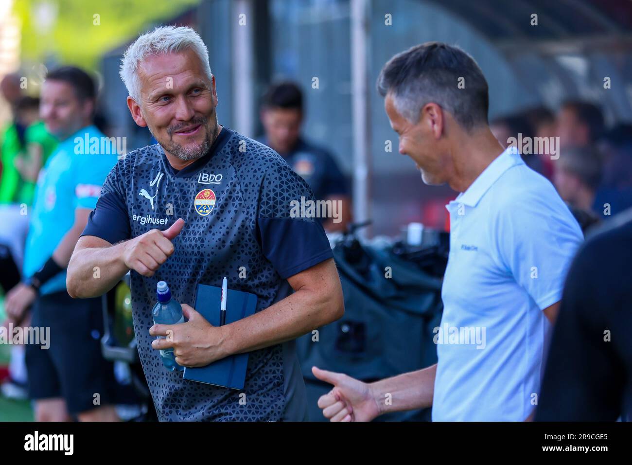 Drammen, Norway, 25th June 2023. Strømsgodset's manager Jørgen Isnes and Bodø/Glimt's manager Kjetil Knutsen gives thumbs up before the match between Strømsgodset and Bodø/Glimt at Marienlyst stadium in Drammen.   Credit: Frode Arnesen/Alamy Live News Stock Photo