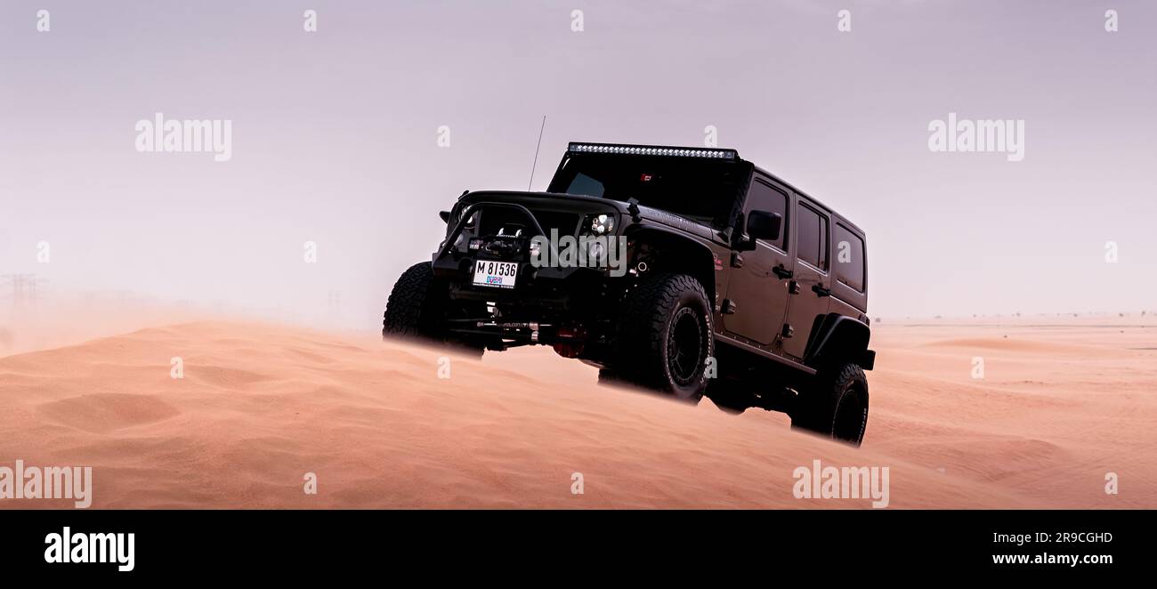 Lifted jeep hires stock photography and images Alamy