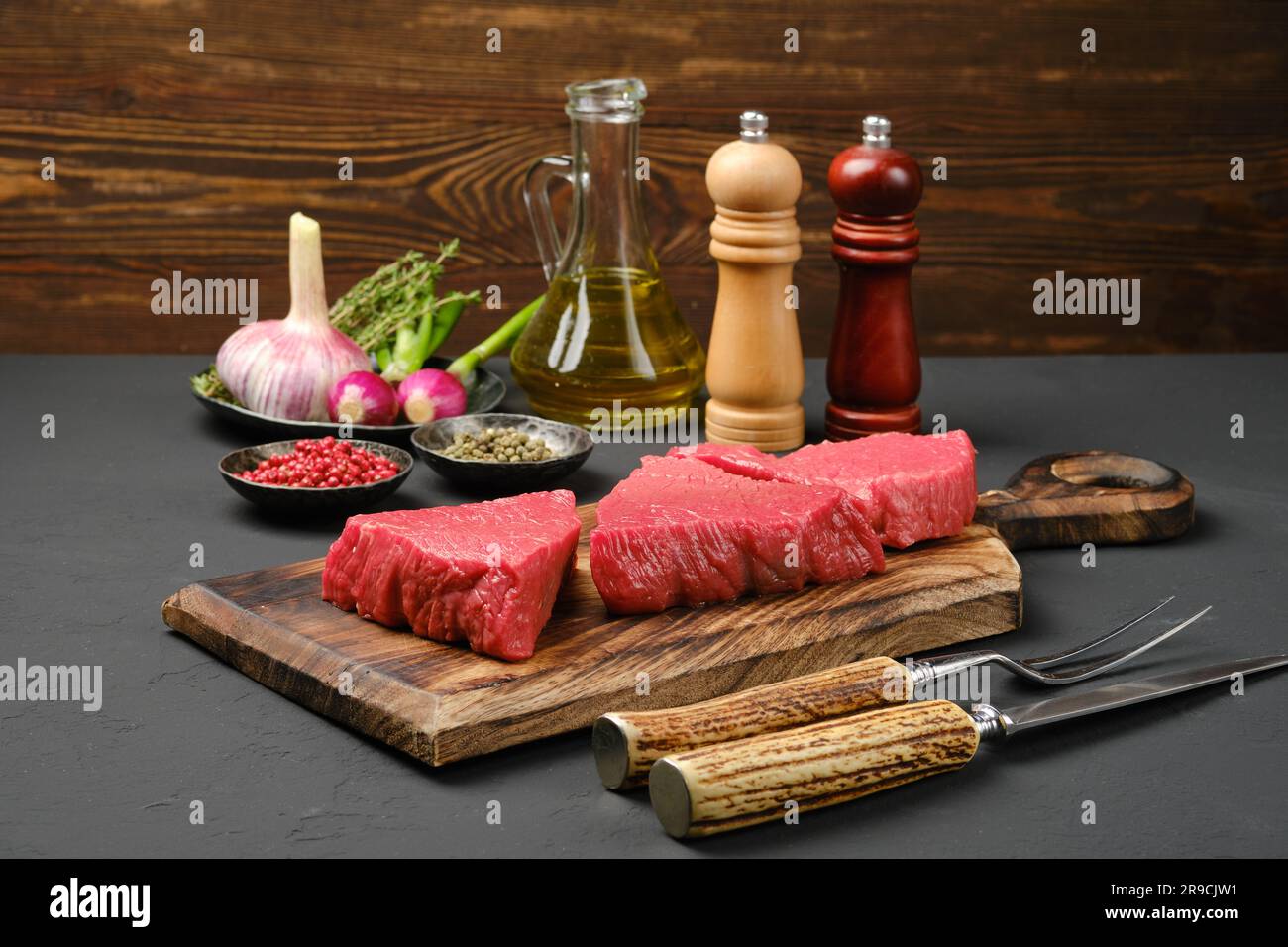 https://c8.alamy.com/comp/2R9CJW1/three-large-raw-tri-tip-loin-beef-steaks-2R9CJW1.jpg