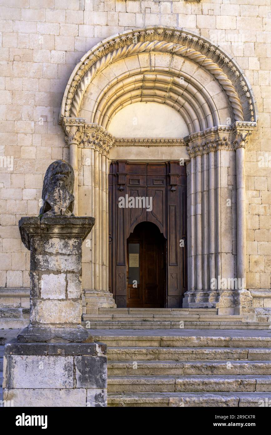 The Romanesque portal of the church of San Francesco and one of the two lions that dominate the access stairway. Popoli, Pescara province, Abruzzo Stock Photo