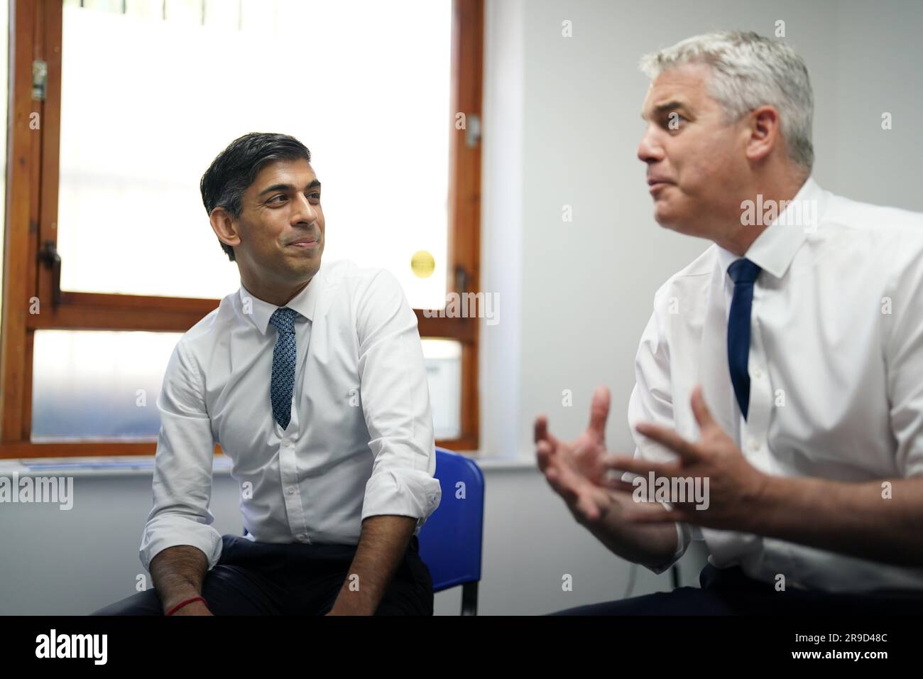 Prime Minister Rishi Sunak with Health Secretary Steve Barclay during a visit to Rivergreen Medical Centre in Nottingham. Picture date: Monday June 26, 2023. Stock Photo