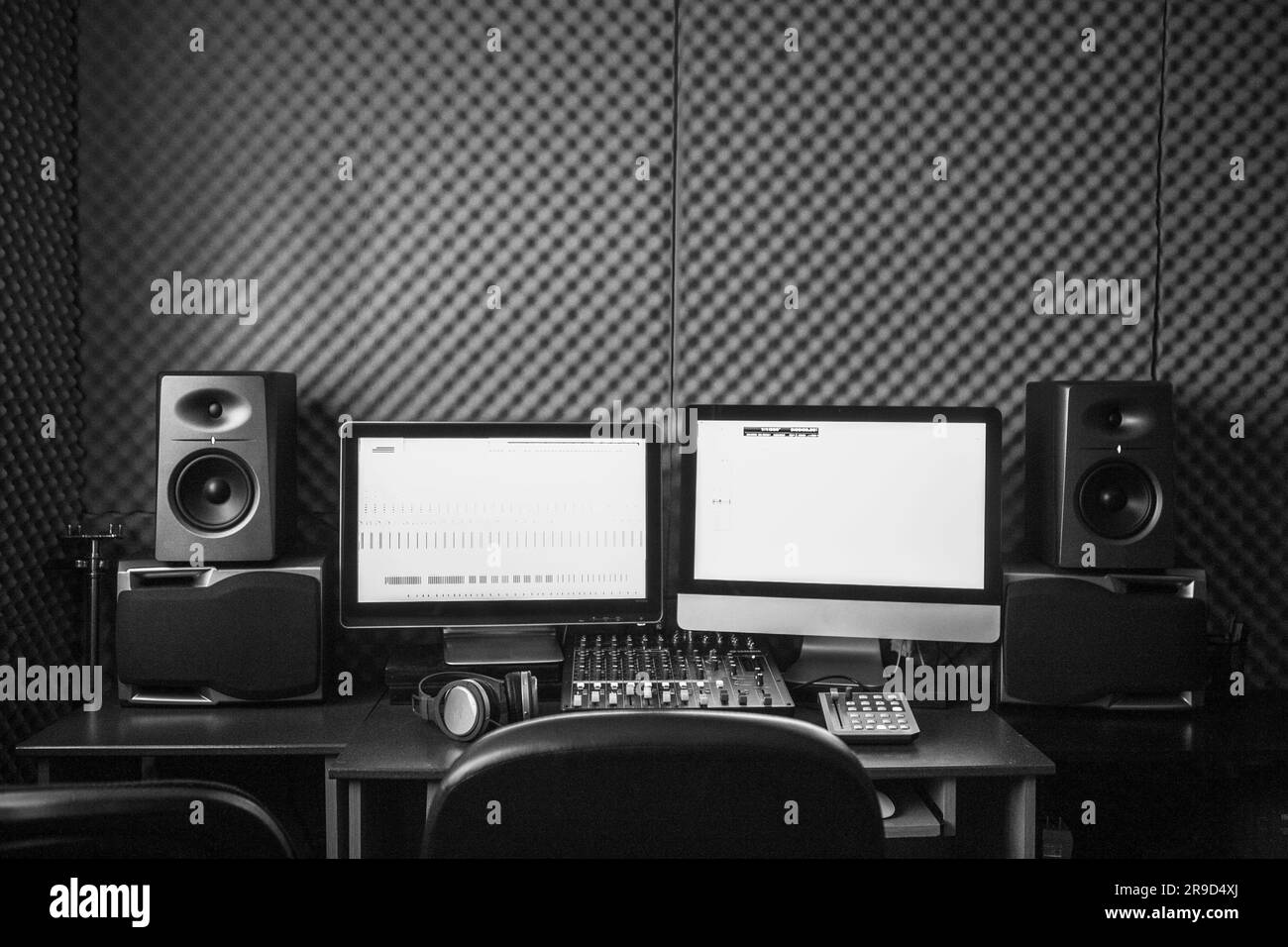 Musicians on Live Session Black and White Stock Photo - Alamy