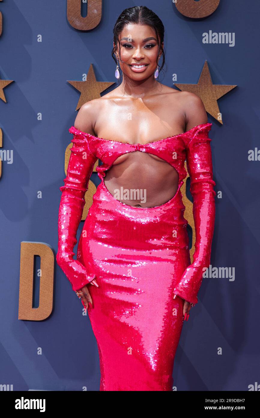 Singer coco hi-res stock photography and images - Alamy Singer coco hi-res stock photography and images - Alamy