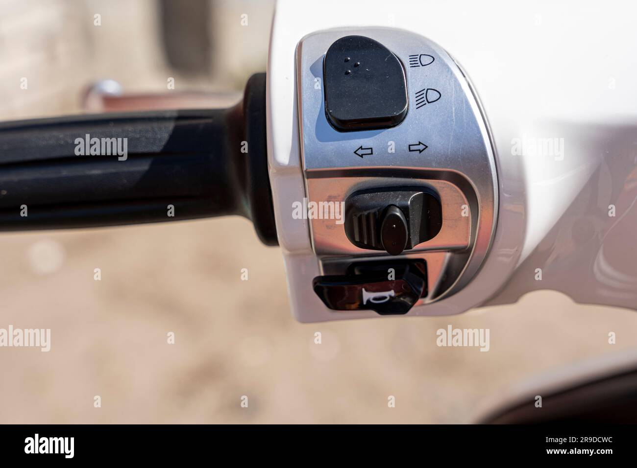 Brake handle, plaster, and instrument control keys on the handlebars of